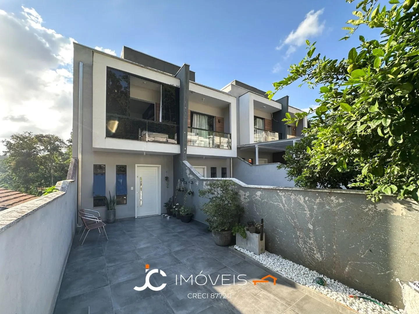 Sobrado Triplex Vila Nova com 3 suítes e duas vagas - foto 1