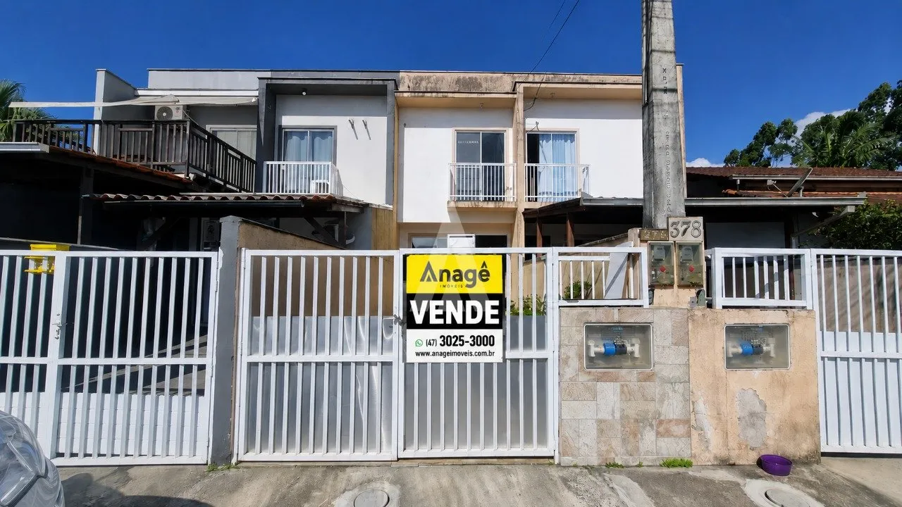 Casa à venda com 2 quartos, 1 vaga, 62m² no Espinheiros, Joinville - foto 1