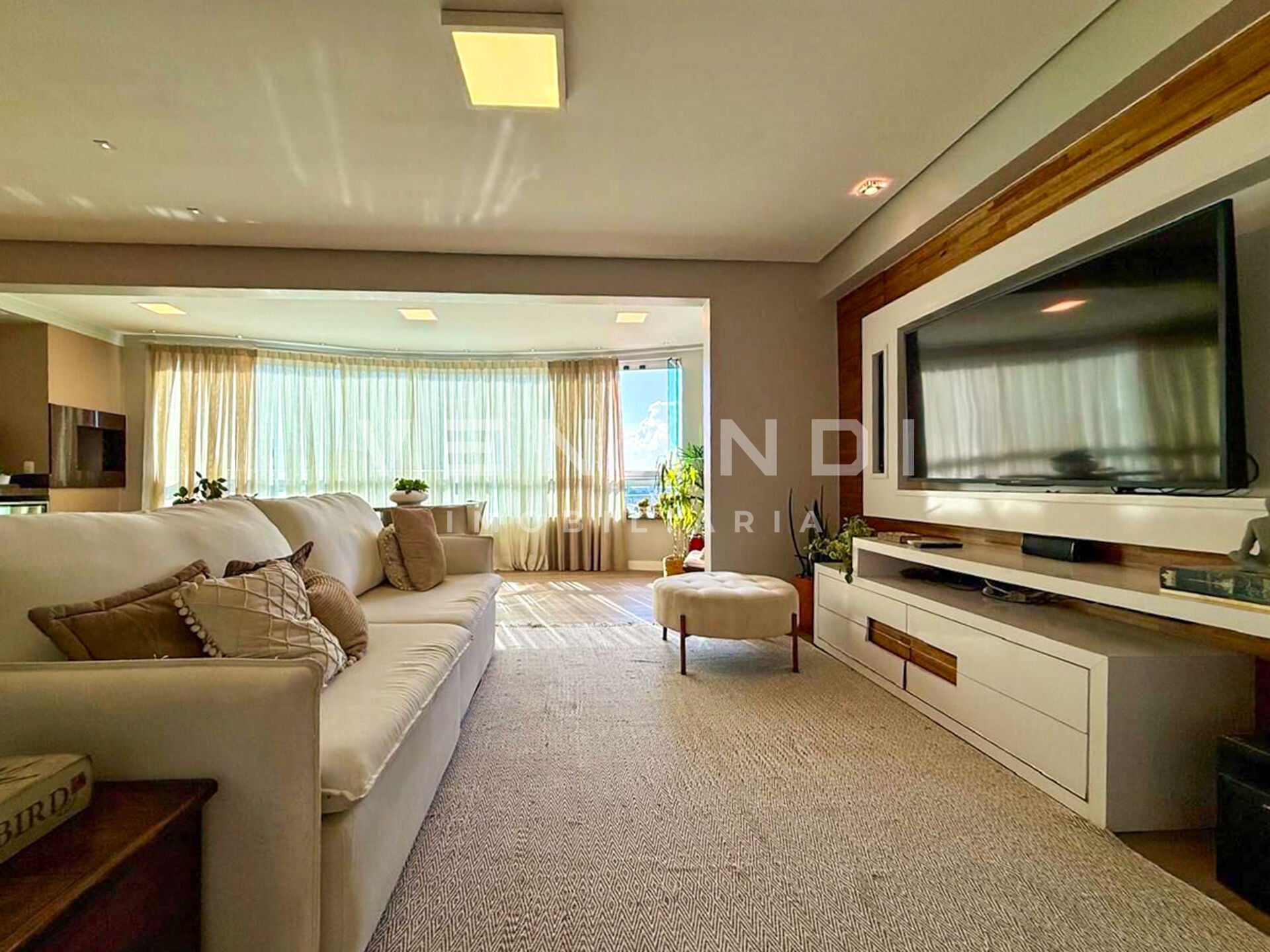 Apartamento à venda com 3 quartos e 1 suíte, 2 vagas, 141m² na região do bairro Nações, próximo à Avenida Manoel Simão, Indaial
