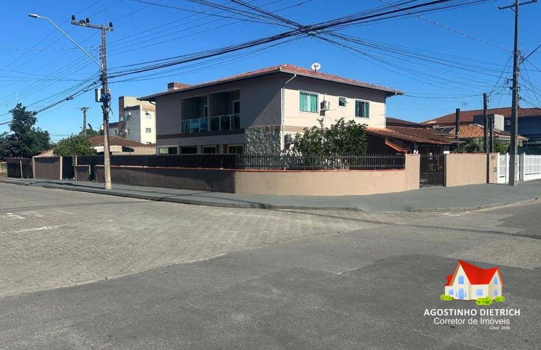 Casa à venda com 3 quartos e 1 suíte, 4 vagas, 502m² no Aventureiro, Joinville - foto 1