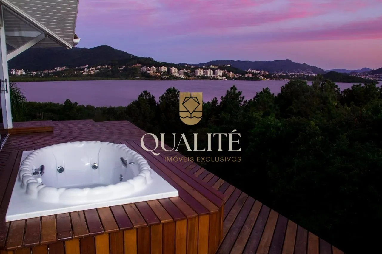 Casa à venda com 5 quartos e 2 suítes, 3 vagas, 1320m² no Cacupé, Florianópolis - foto 1