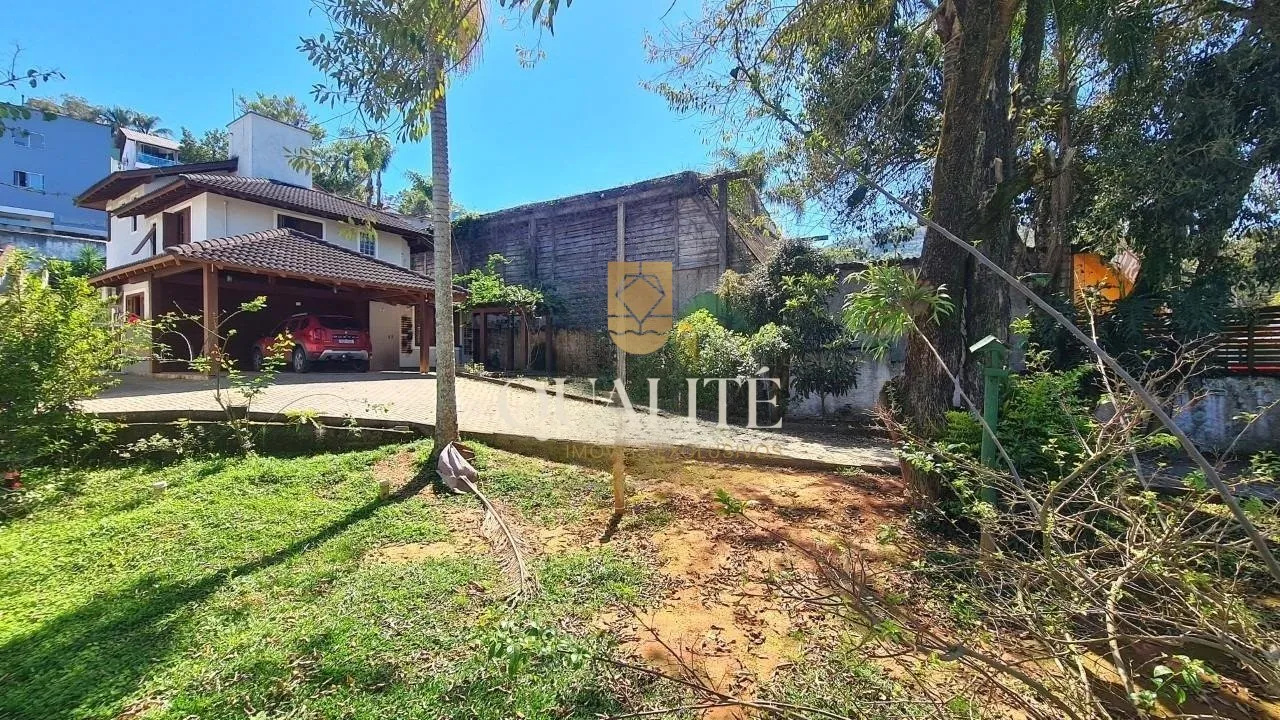 Casa à venda com 4 quartos e 4 suítes, 6 vagas, 580m² no Cacupé, Florianópolis - foto 1
