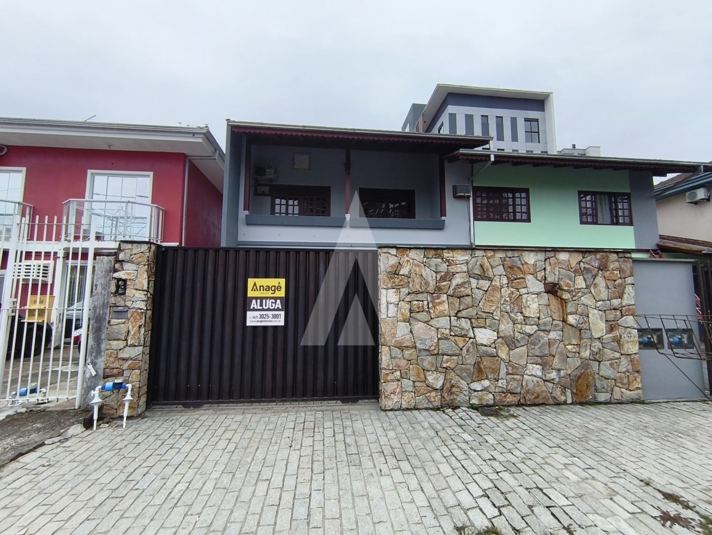 Outros Imóveis para alugar com 3 quartos, 2 vagas, 142m² no Santo Antônio, Joinville - foto 1