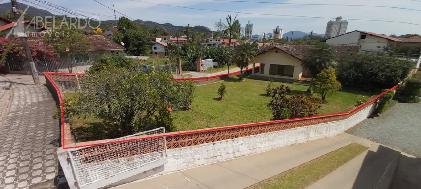ABELARDO IMÓVEIS - Sala de estar,sala de TV, sala de jantar, 1 suíte com hidromassagem mais 2 dormitórios, banheiro social, cozinha, garagem para 3 carros, ampla lavação,depósito, área de festas com piscina, tranquilidade por ser rua sem saída — foto 4