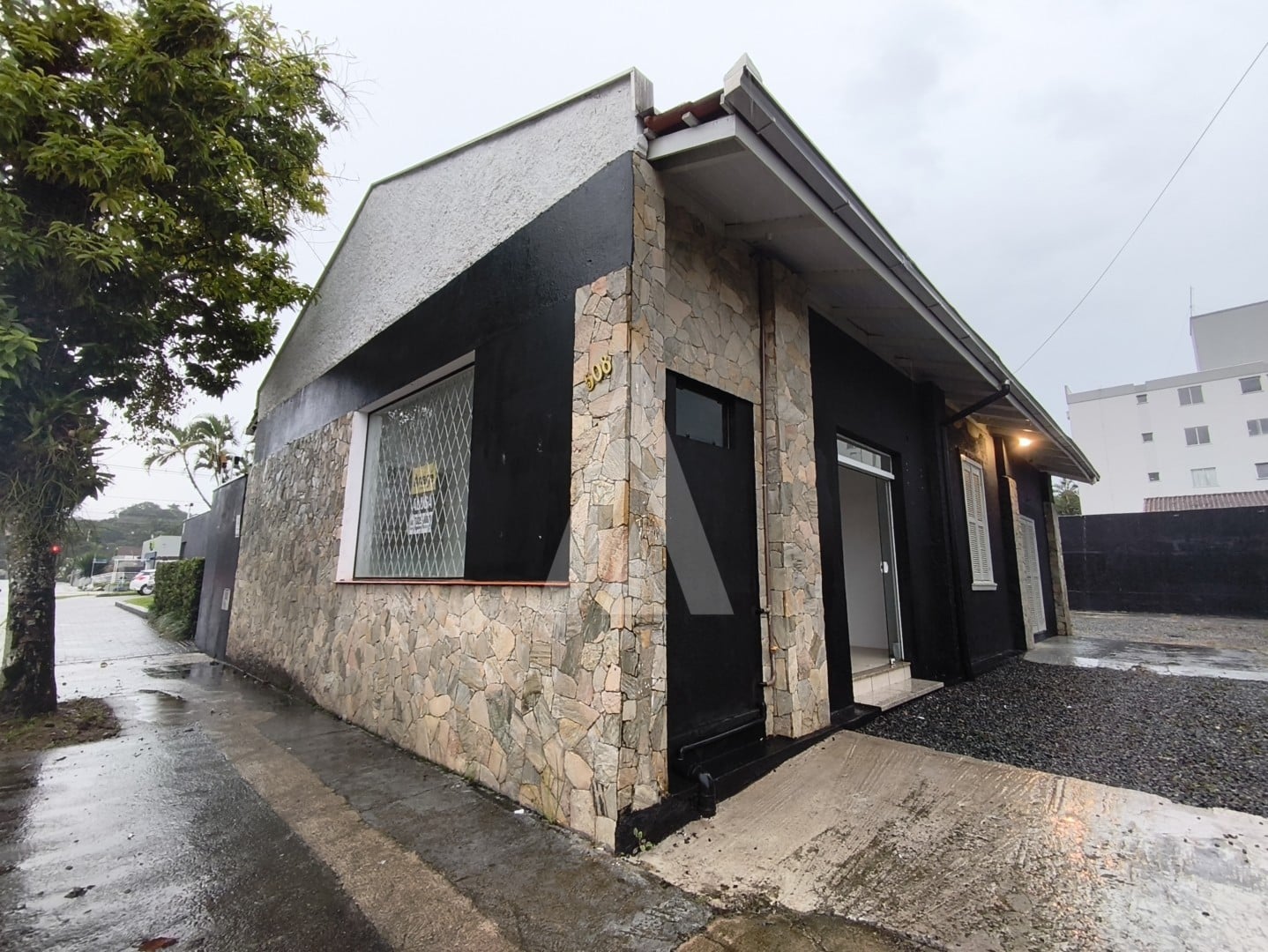 Outros Imóveis para alugar, 12 vagas, 120m² no América, Joinville - foto 1