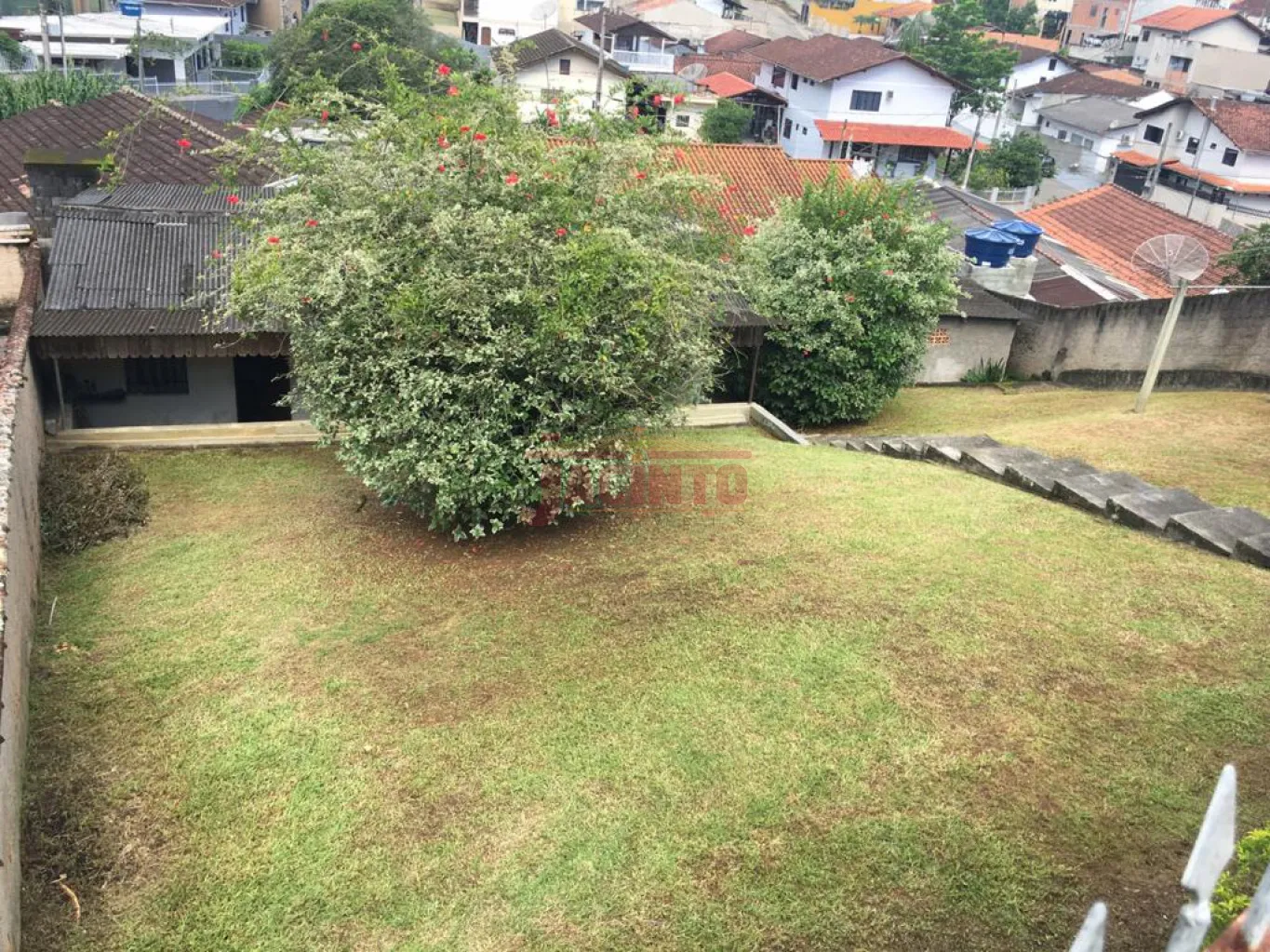 Permuta por sobrado ótimo terreno com leve declive, sendo 15 metros de frente totalizando 504 metros, em rua calçada livre de enchente e desastres naturais. — foto 3
