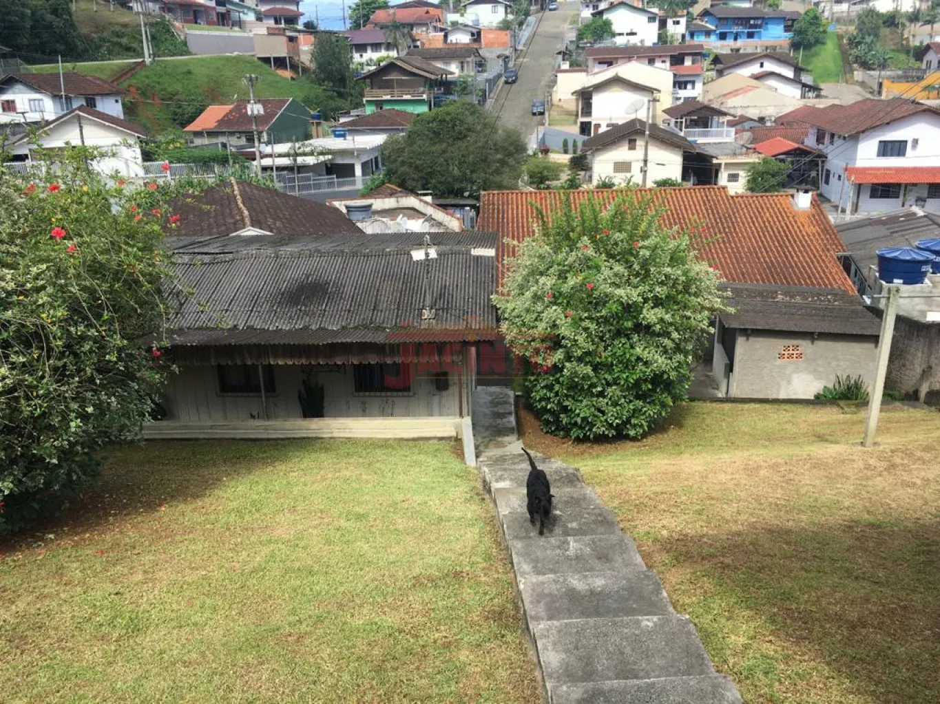 Permuta por sobrado ótimo terreno com leve declive, sendo 15 metros de frente totalizando 504 metros, em rua calçada livre de enchente e desastres naturais. — foto 4