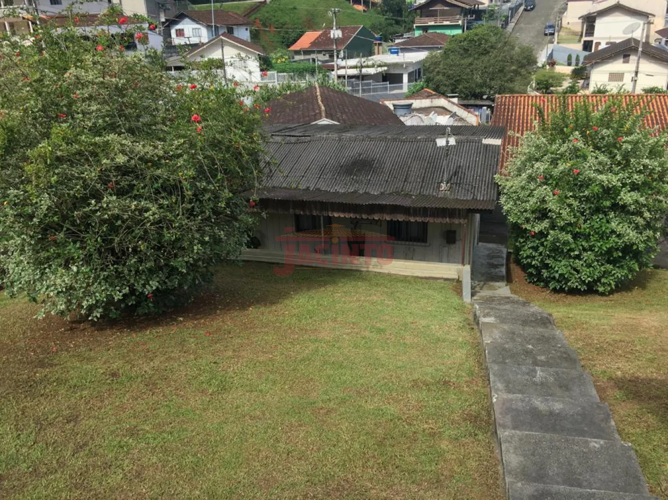 Permuta por sobrado ótimo terreno com leve declive, sendo 15 metros de frente totalizando 504 metros, em rua calçada livre de enchente e desastres naturais. — foto 5