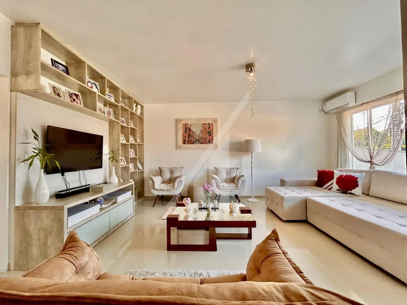 EXCEPCIONAL CASA PLANA, SEMIMOBILIADA E COM PISCINA - BAIRRO DA VELHA — foto 2