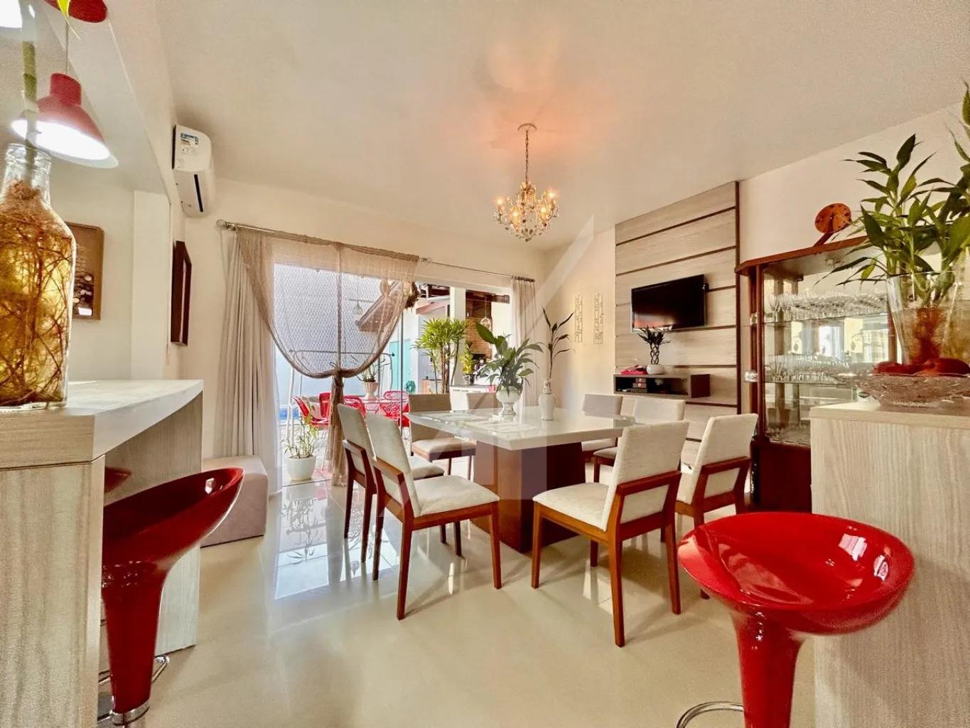 EXCEPCIONAL CASA PLANA, SEMIMOBILIADA E COM PISCINA - BAIRRO DA VELHA — foto 6
