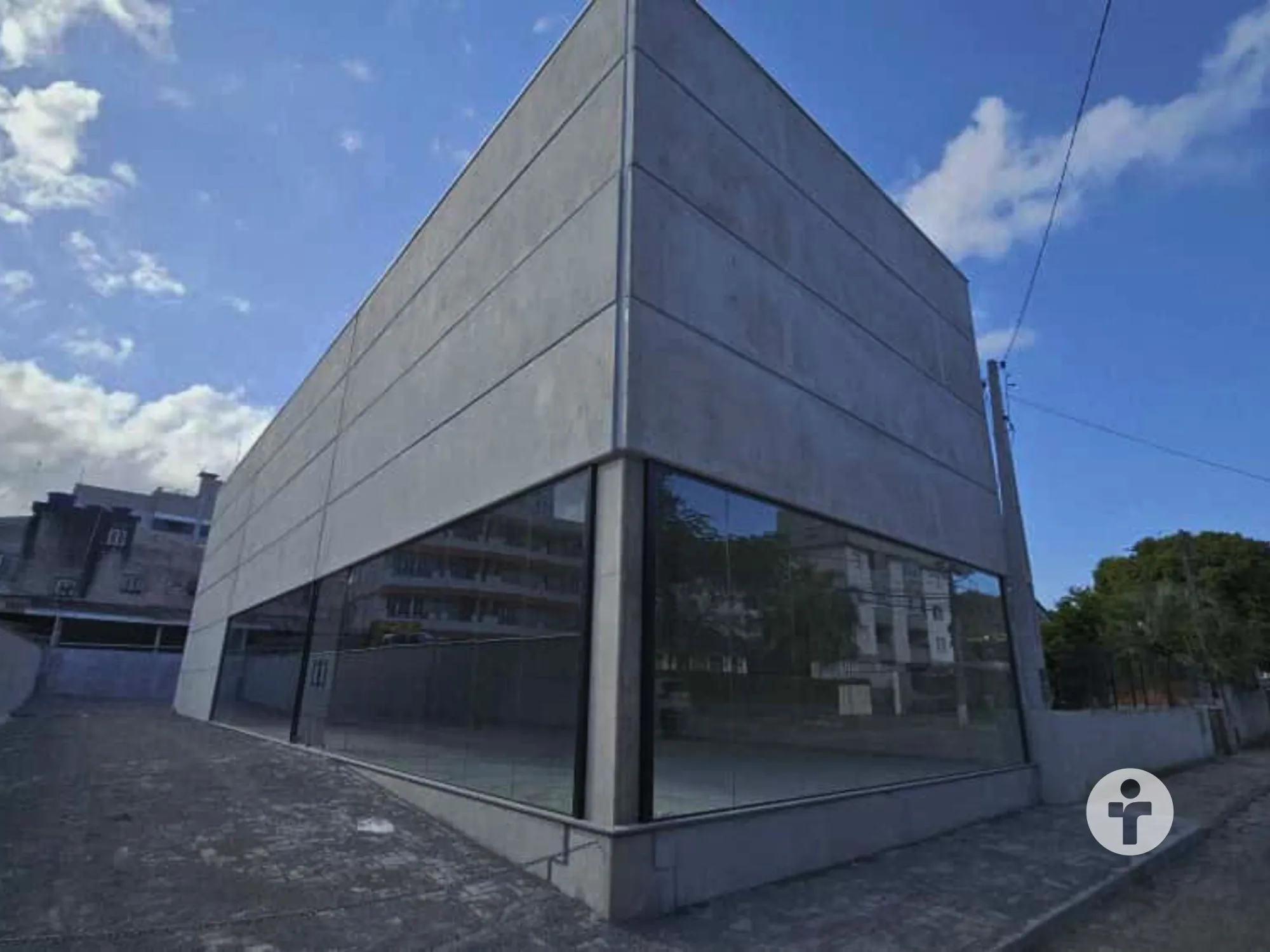Loja à venda, 6 vagas, 184m² na região do bairro Itoupava Norte, próximo à Rua Vereador Maurício José Pacheco, Blumenau — foto 2