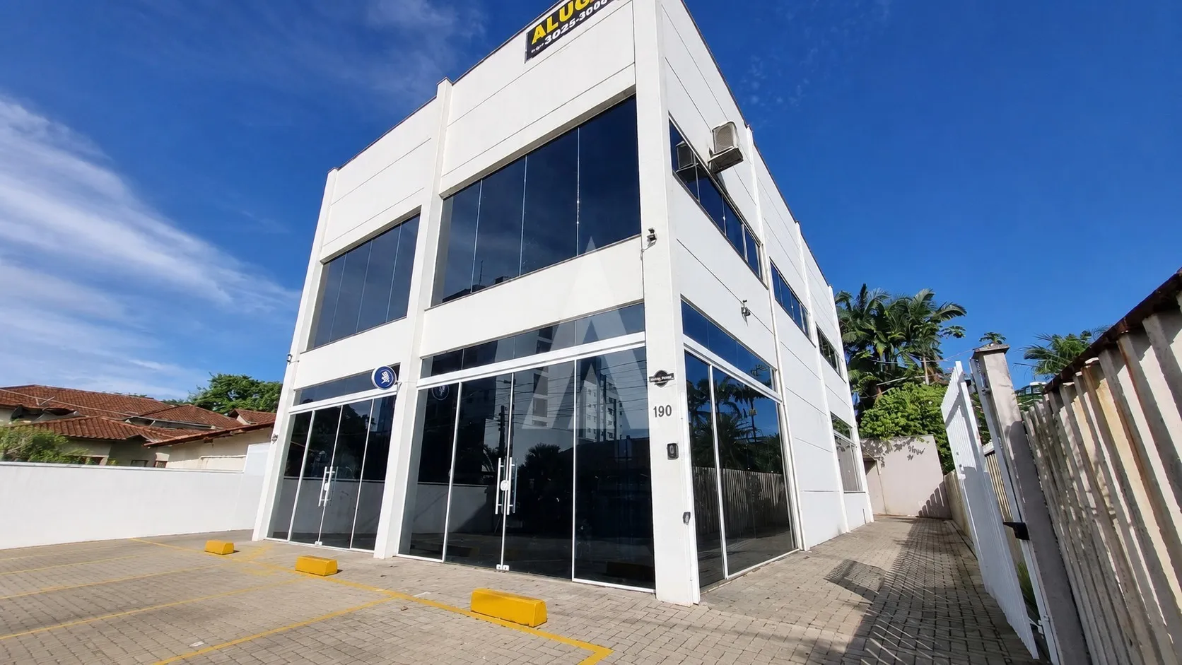 Outros Imóveis para alugar, 4 vagas, 424m² no Saguaçú, Joinville - foto 1