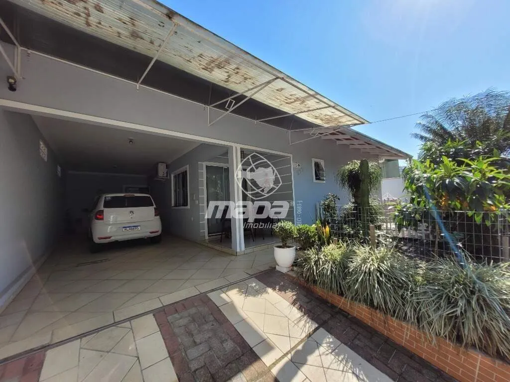 CASA COM ÓTIMO ACABAMENTO COM PISCINA COBERTA — foto 2