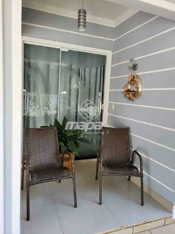 CASA COM ÓTIMO ACABAMENTO COM PISCINA COBERTA — foto 4