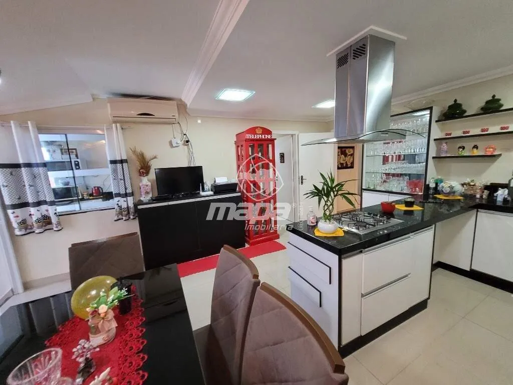 CASA COM ÓTIMO ACABAMENTO COM PISCINA COBERTA — foto 5