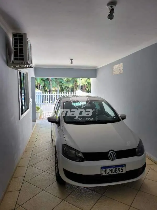 CASA COM ÓTIMO ACABAMENTO COM PISCINA COBERTA — foto 6