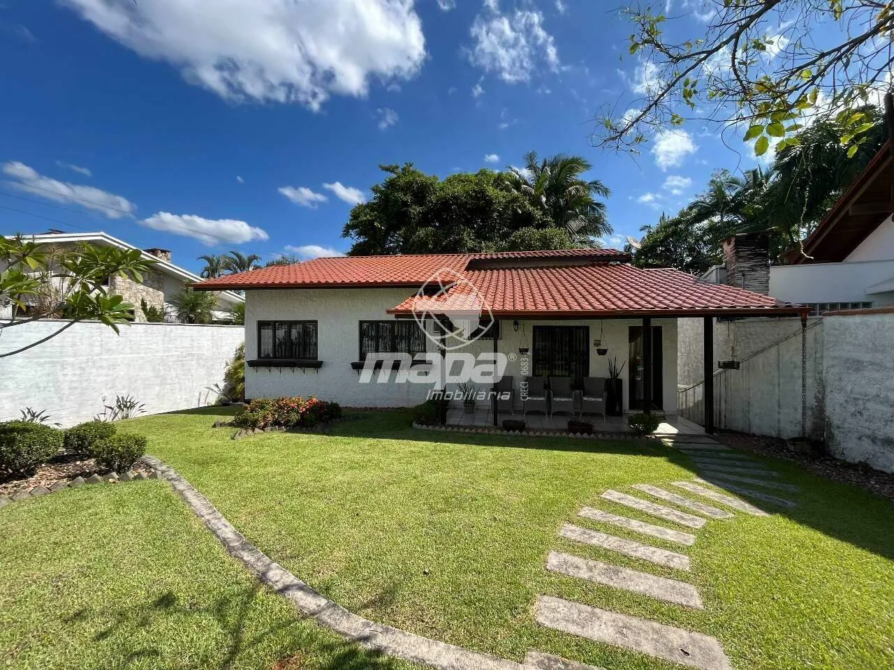 Casa no Centro da cidade com amplo terreno - foto 1
