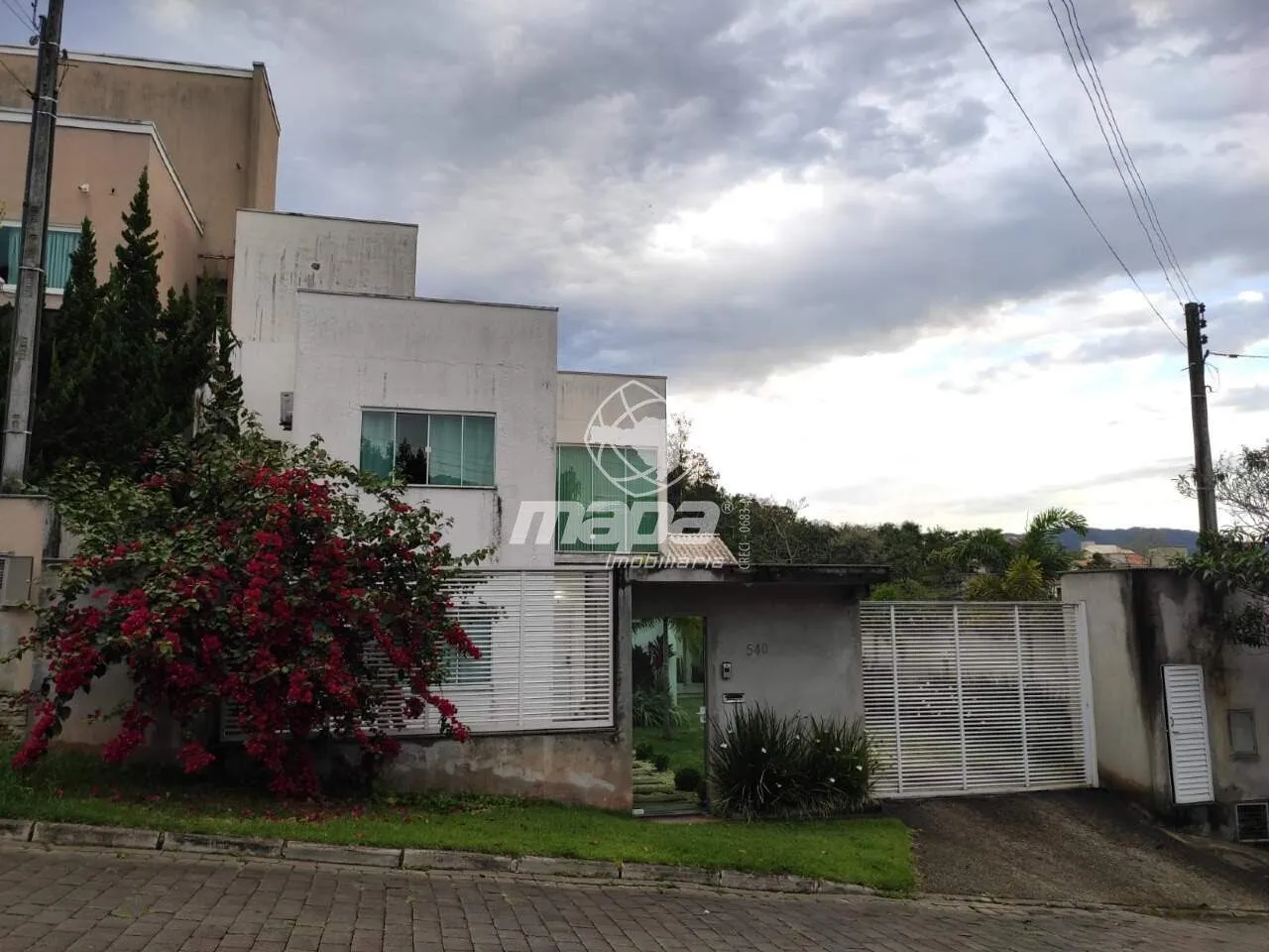 Casa à venda com 4 quartos e 2 suítes, 235m² no Estados, Indaial - foto 1