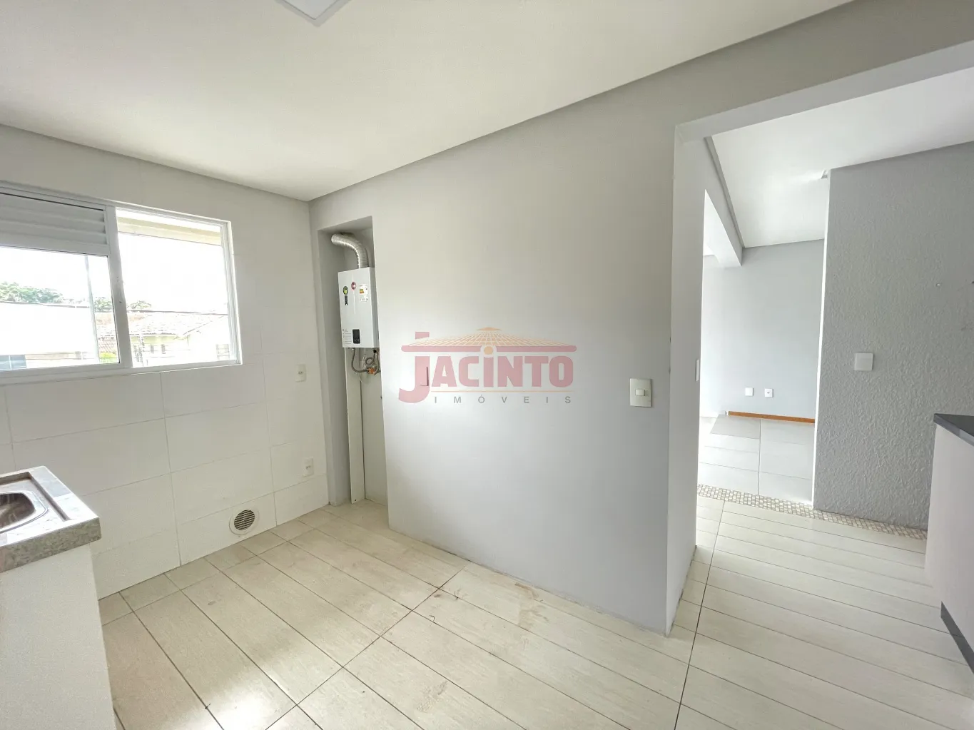 Belíssimo apartamento na Itoupava Norte. Com 2 suítes (sendo 1 com closet com móveis sob medida), lavabo, ampla sacada com churrasqueira integrada à sala e cozinha com móveis sob medida, 2 vagas de garagem individuais. — foto 5