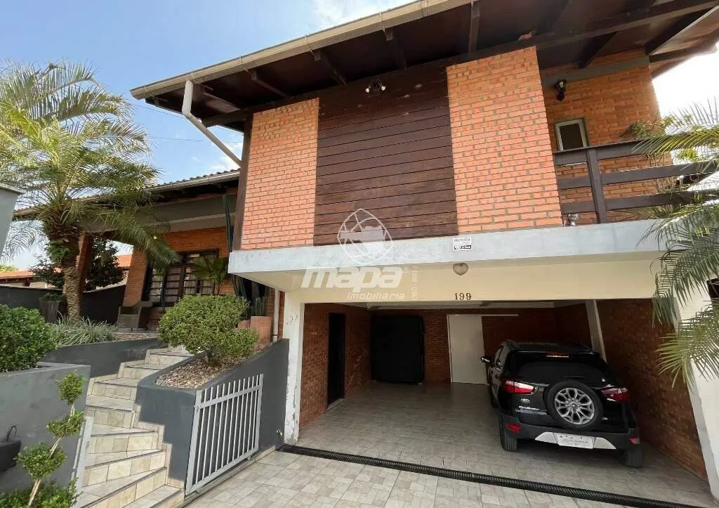 Casa com Piscina à Venda - foto 1
