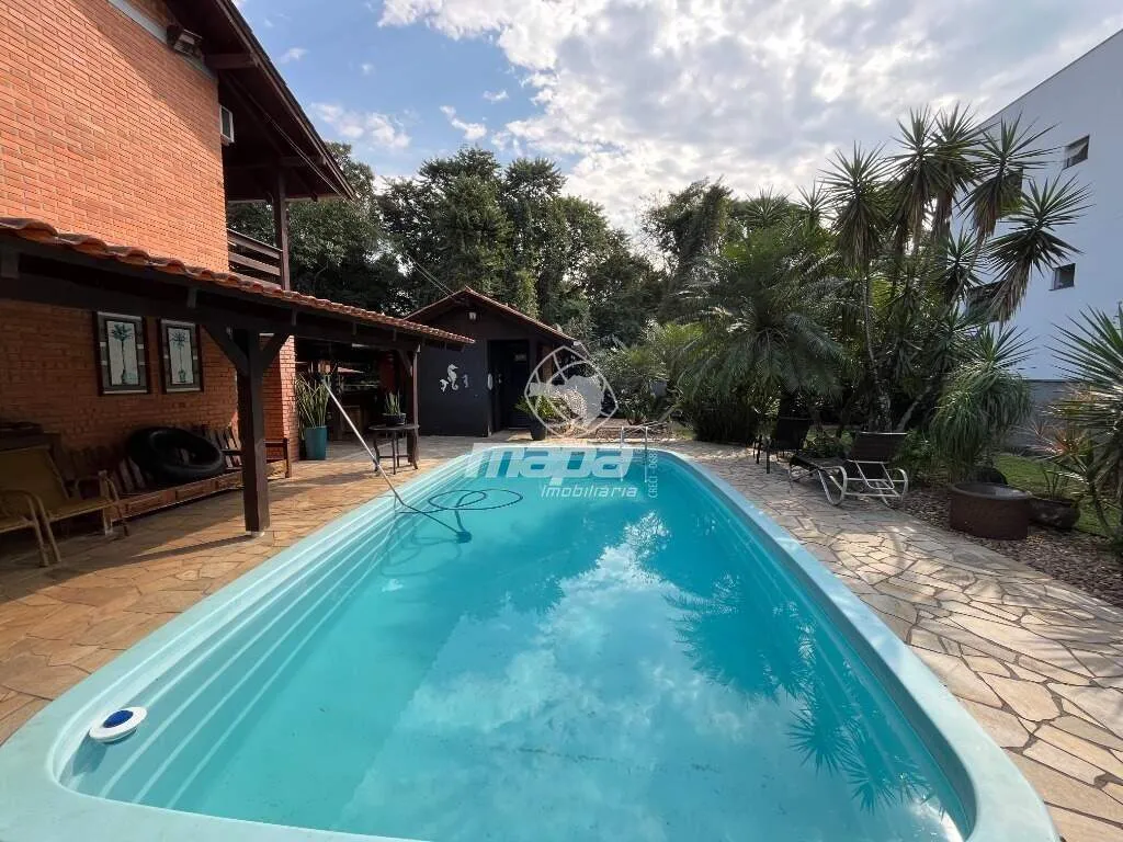 Casa com Piscina à Venda — foto 2