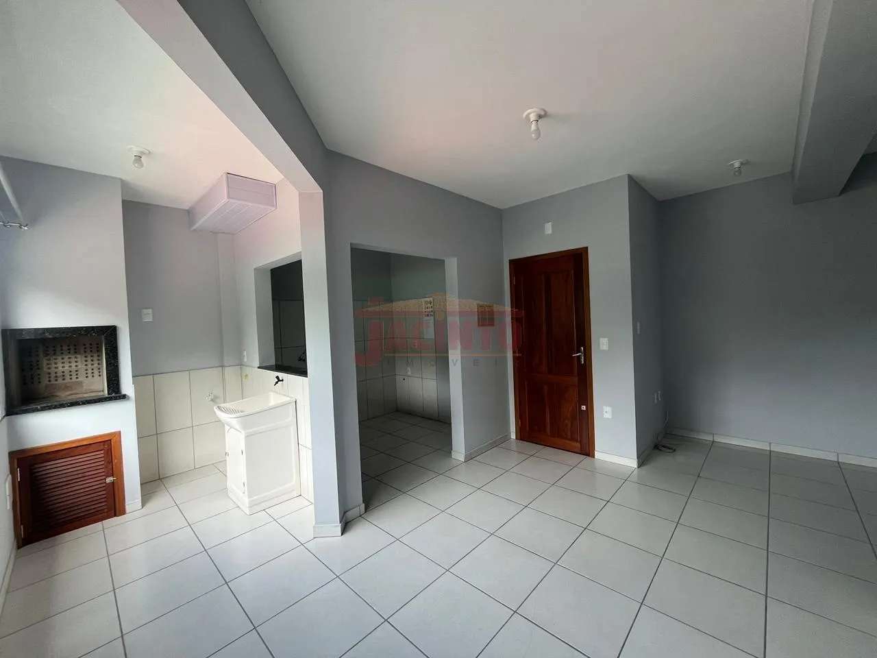 Apartamento com 2 dormitórios no bairro Fortaleza. — foto 2