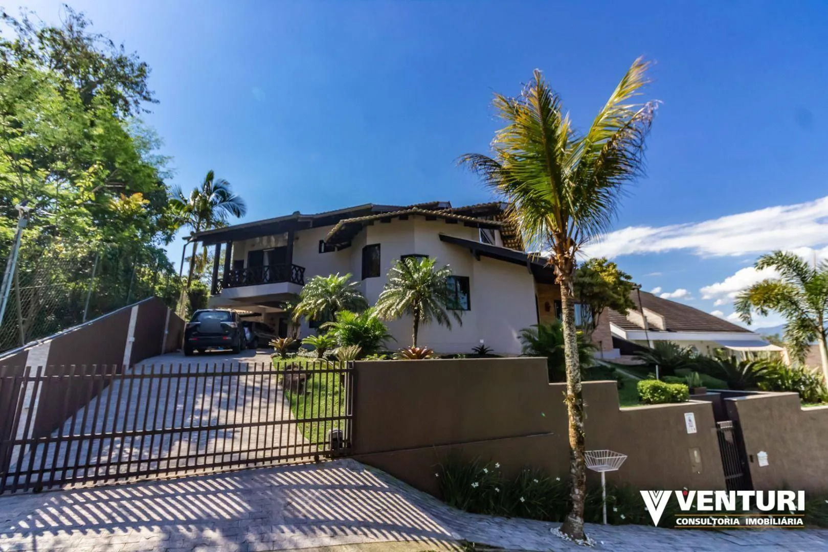 Casa à venda com 3 quartos e 3 suítes, 6 vagas, 550m² no Itoupava Seca, Blumenau - foto 1