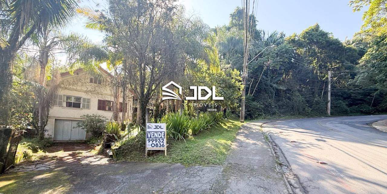 Terreno à venda, 1380m² na região do bairro Victor Konder, próximo à Avenida Martin Luther, Blumenau