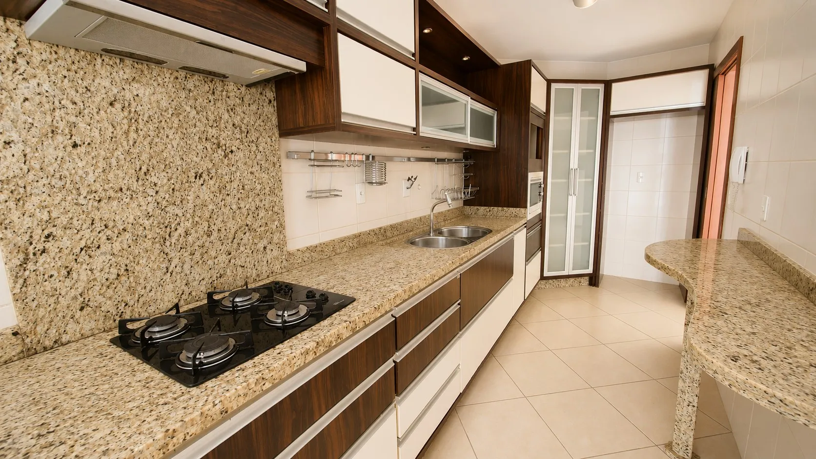 APARTAMENTO EXCLUSIVO COM 3 DORMITÓRIOS (1 SUÍTE) E 1 VAGA DE GARAGEM