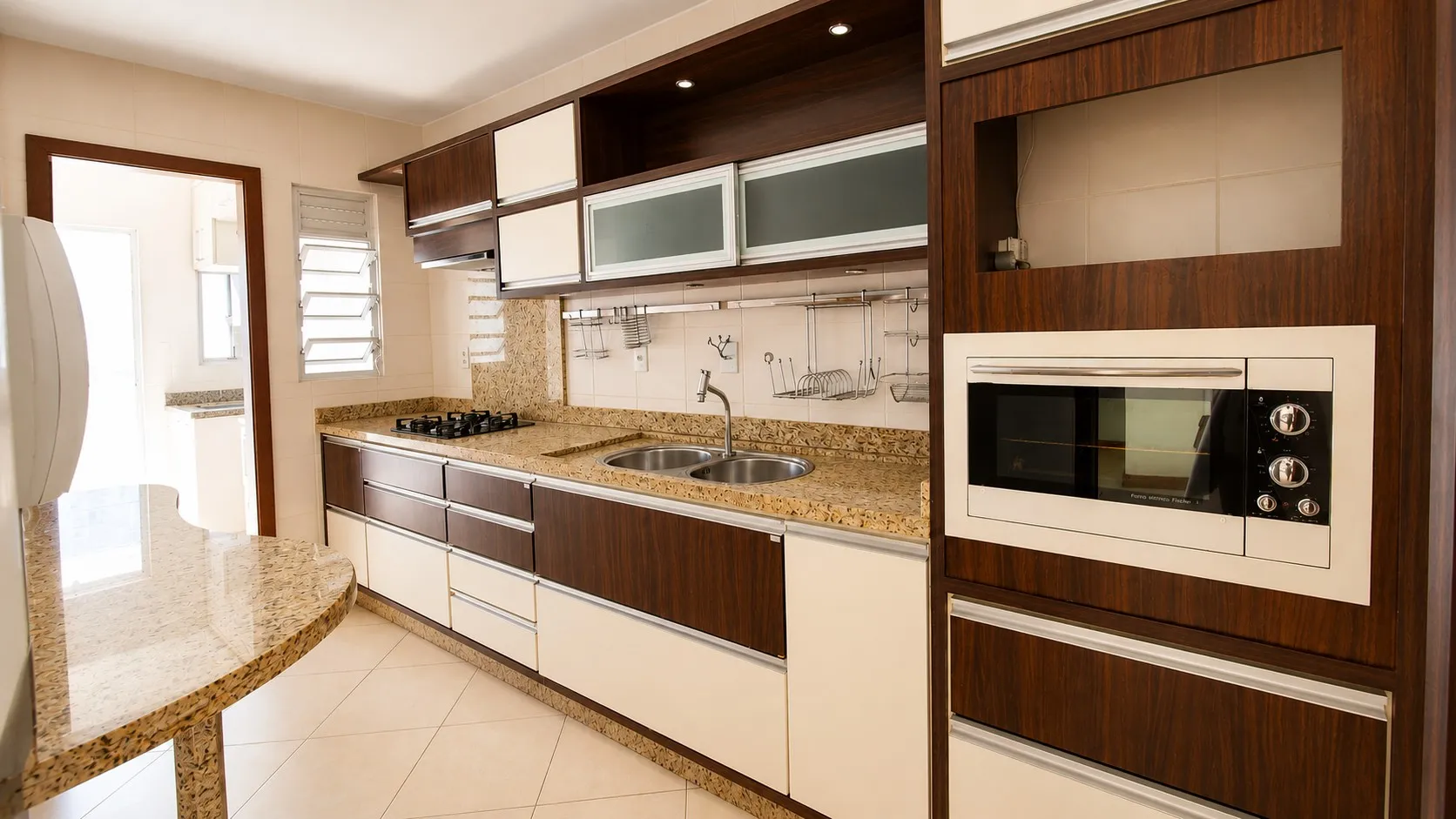 APARTAMENTO EXCLUSIVO COM 3 DORMITÓRIOS (1 SUÍTE) E 1 VAGA DE GARAGEM