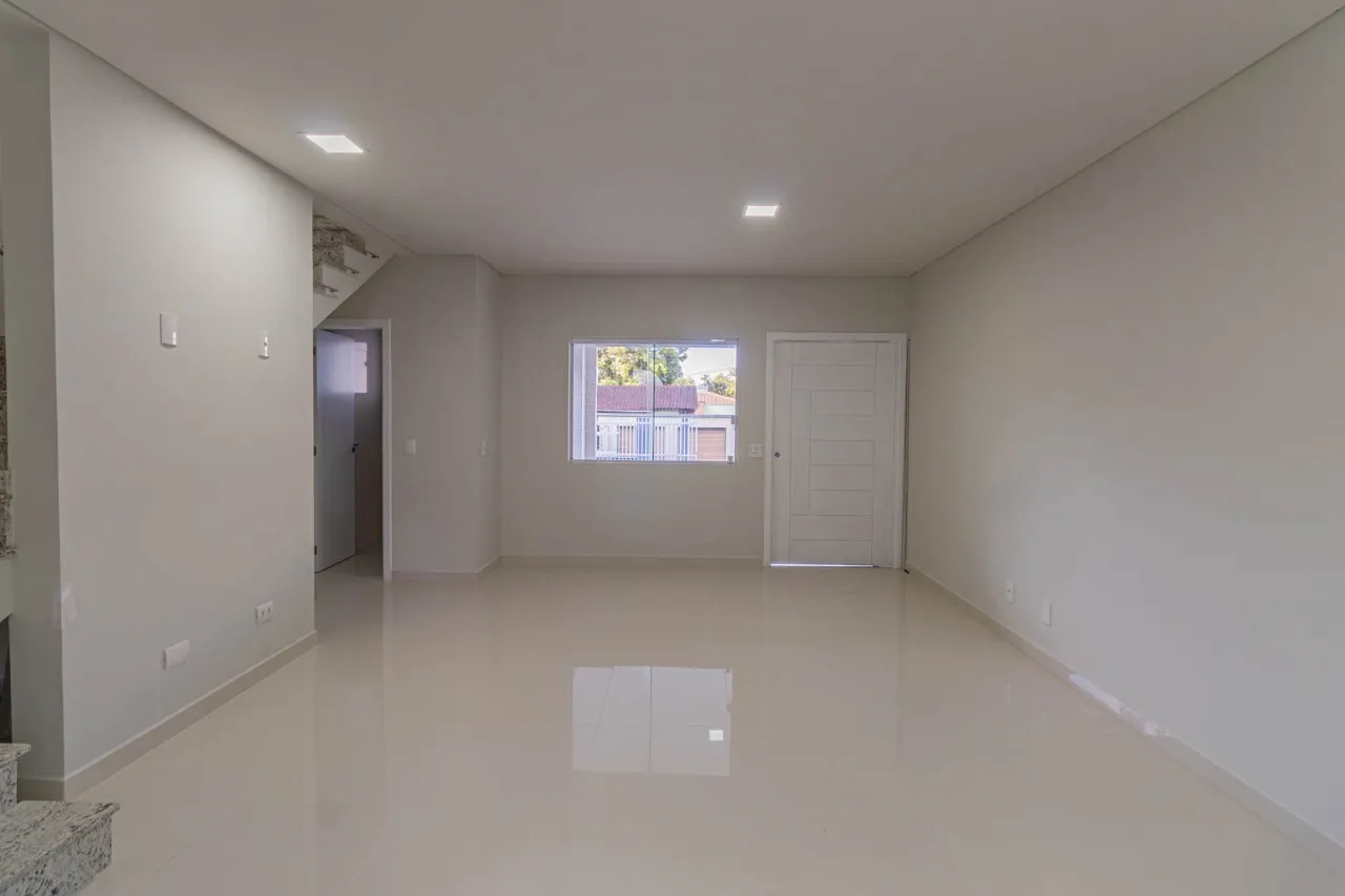Sobrado Geminado com 1 suíte(s) mais 2 quarto(s) à venda no bairro Glória em Joinville, por R$ 1.170.000.00. — foto 4