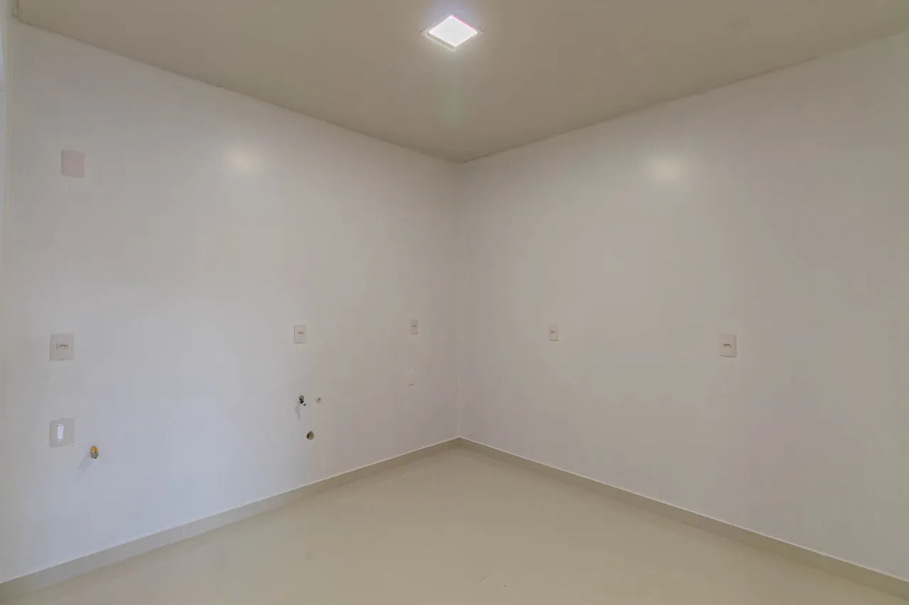 Sobrado Geminado com 1 suíte(s) mais 2 quarto(s) à venda no bairro Glória em Joinville, por R$ 1.170.000.00. — foto 6