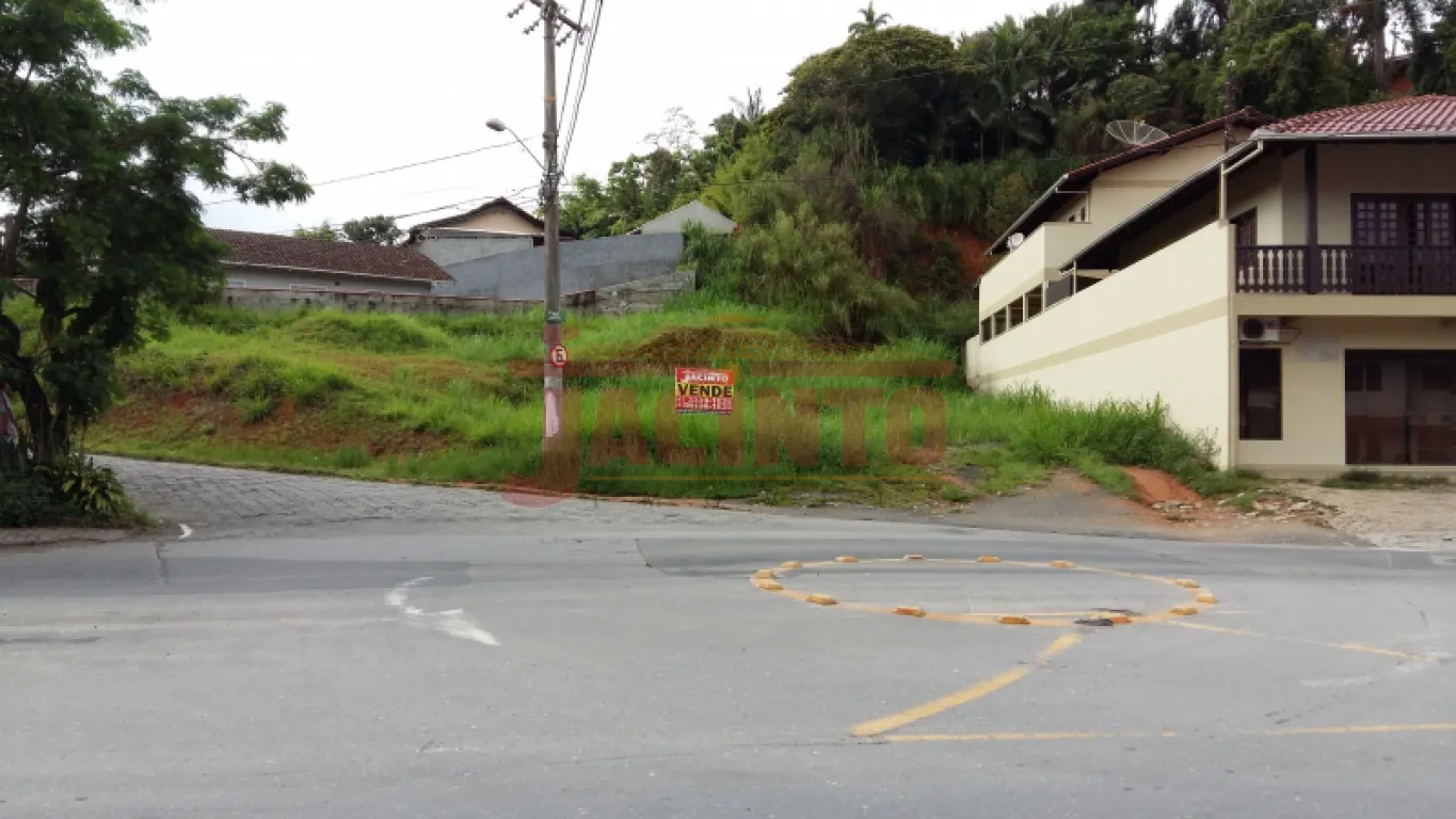 Terreno comercial com área de 990,62 m na Rua Francisco Vahldieck, rua geral do bairro Fortaleza. - foto 1
