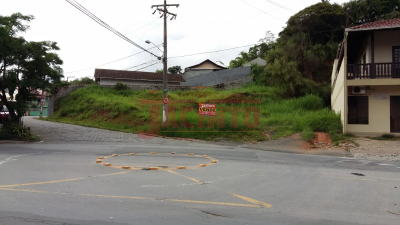 Terreno comercial com área de 990,62 m na Rua Francisco Vahldieck, rua geral do bairro Fortaleza. — foto 2