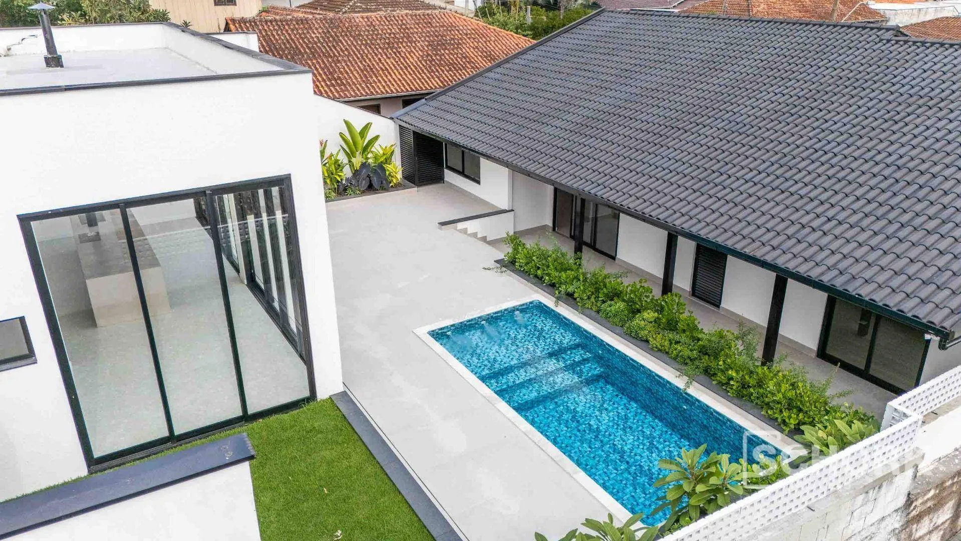 Casa à venda com 3 quartos e 3 suítes, 2 vagas, 488m² no Água Verde, Blumenau - foto 1