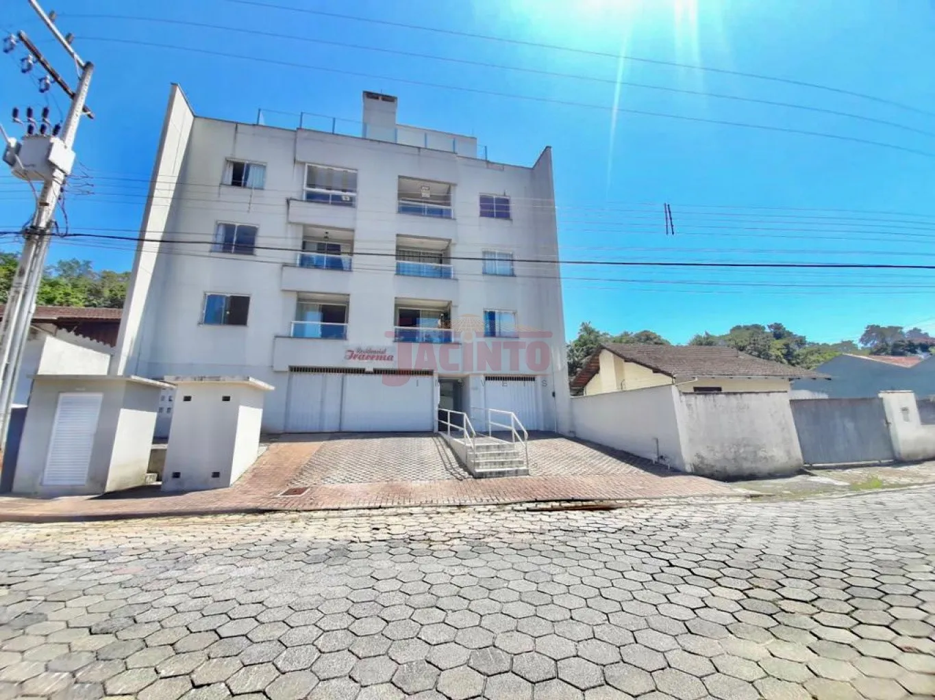 Apartamento com 2 dormitórios, sacada com churrasqueira no bairro Fortaleza. - foto 1