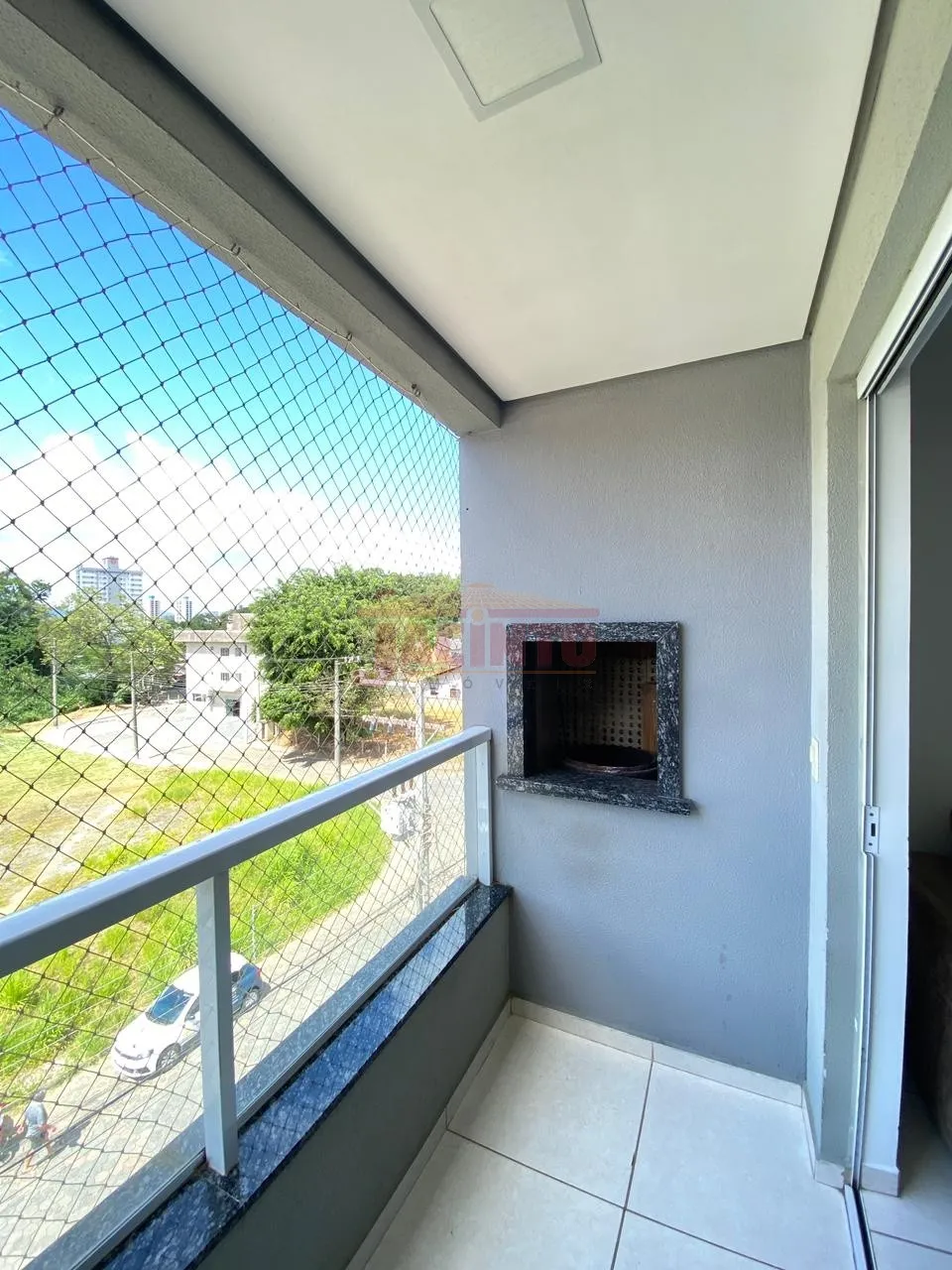 Apartamento com 2 dormitórios, sacada com churrasqueira no bairro Fortaleza. — foto 4