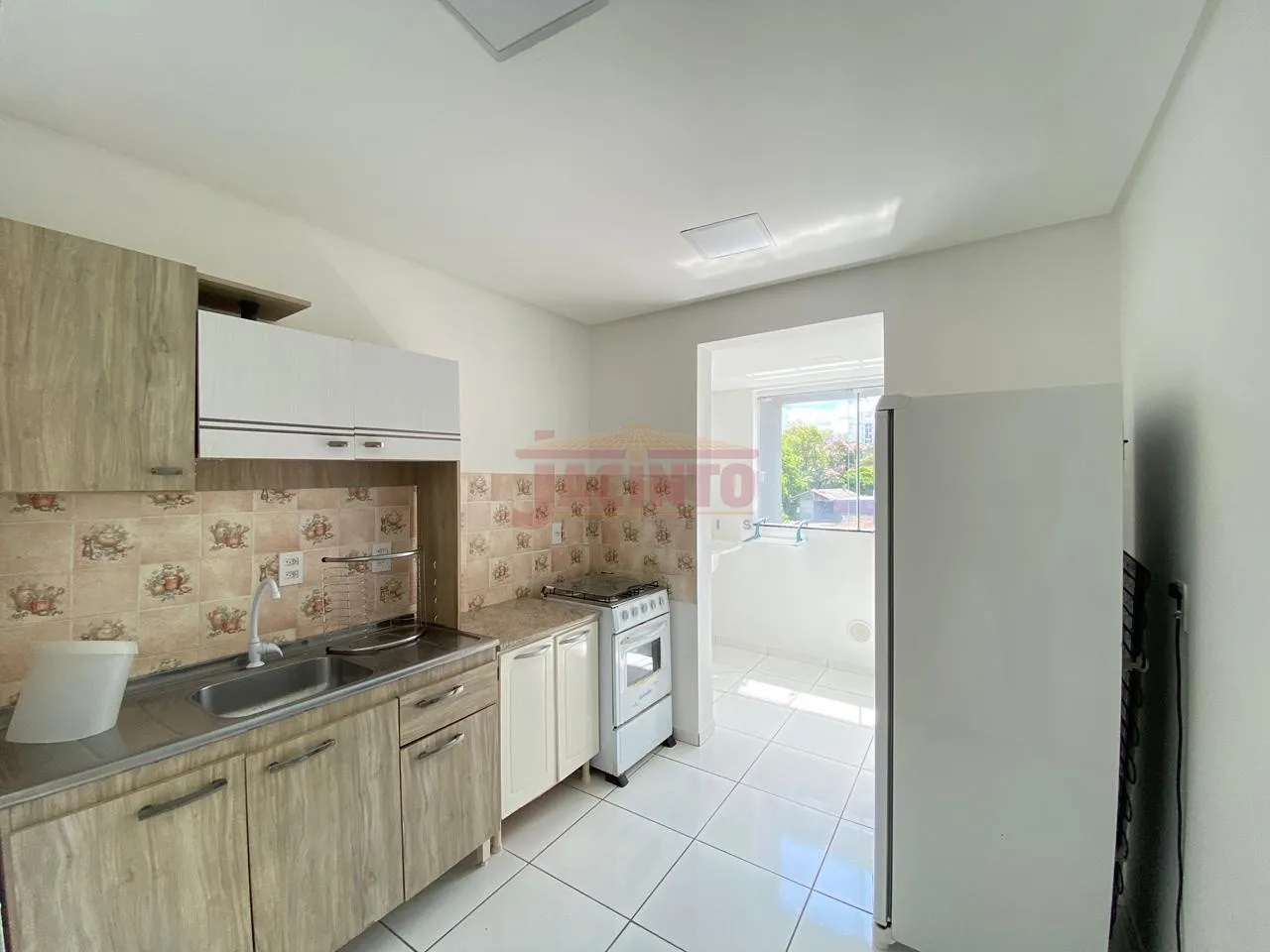 Apartamento com 2 dormitórios, sacada com churrasqueira no bairro Fortaleza. — foto 6