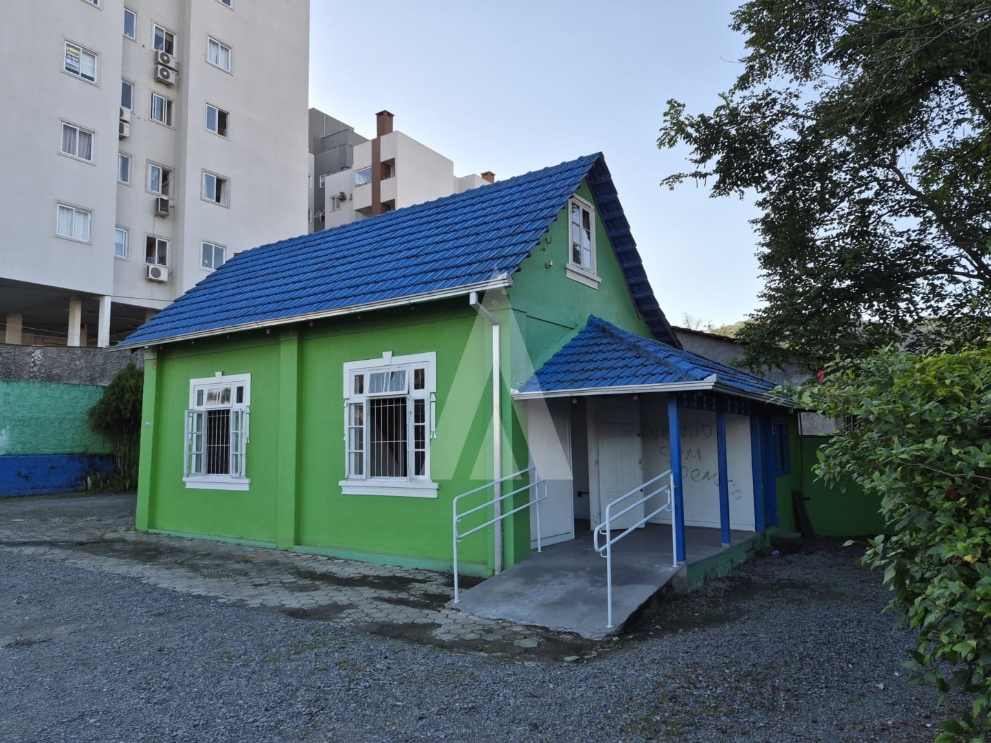 Outros Imóveis para alugar com 2 quartos, 7 vagas, 67m² no Atiradores, Joinville - foto 1