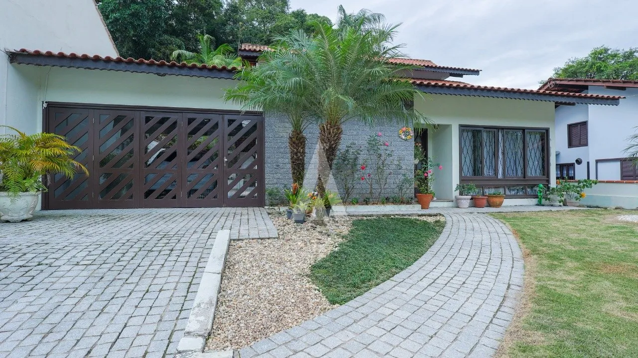 Casa à venda com 3 quartos, 2 vagas, 184m² no Anita Garibaldi, Joinville - foto 1