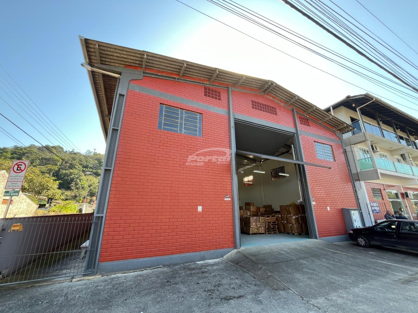 Galpão à venda, 525m² na região do bairro Salto do Norte, próximo à Rua Professor Max Humpl, Blumenau