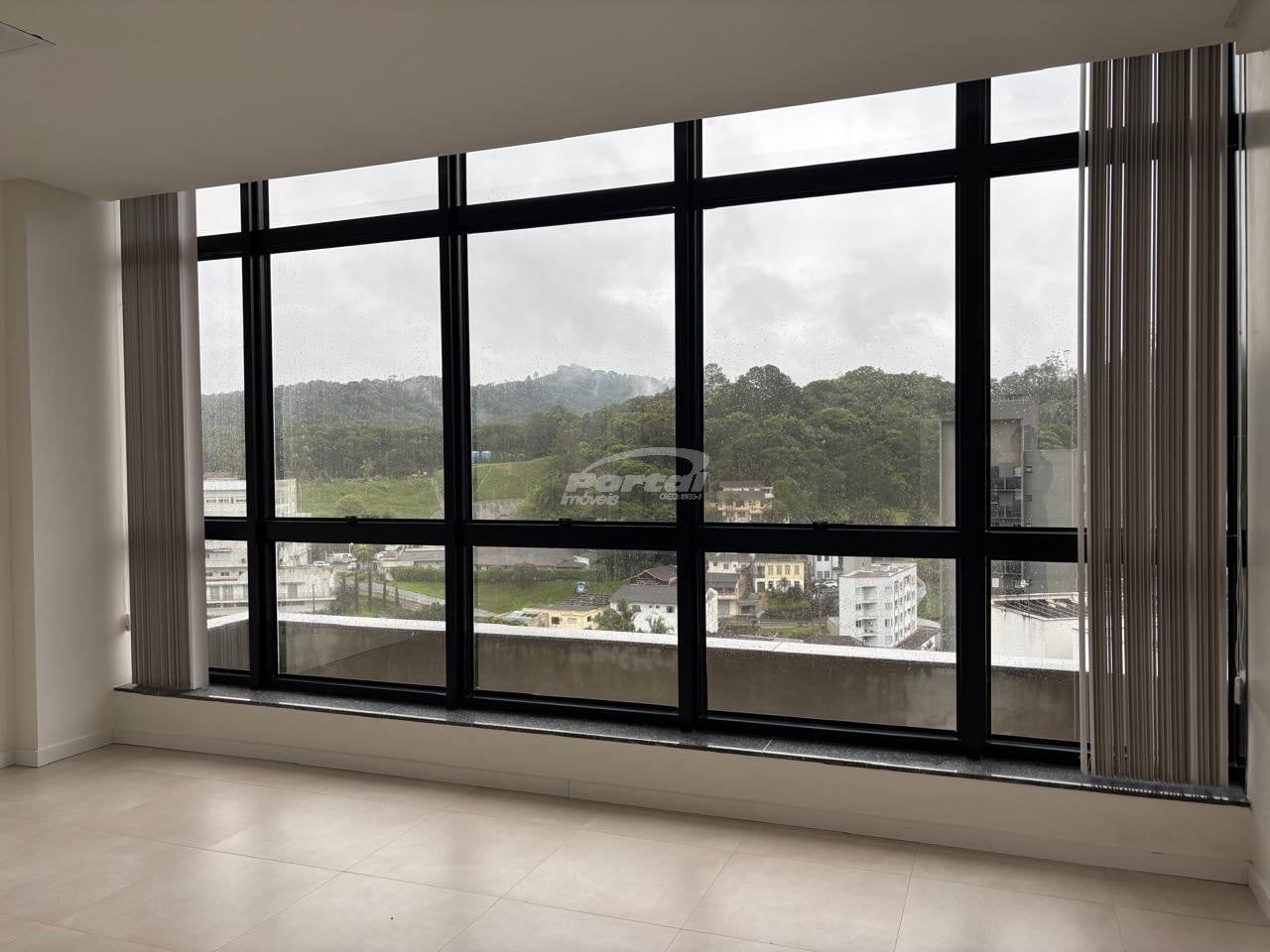 Sala/Escritório à venda, 1 vaga, 33m² na região do bairro Garcia, próximo à Rua Amazonas, Blumenau