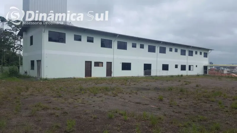 Imóvel Comercial em Indaial com 16 quartos, cozinha, refeitório e lavanderia. Amplo estacionamento e espaço para construção — foto 3