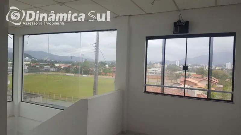 Imóvel Comercial em Indaial com 16 quartos, cozinha, refeitório e lavanderia. Amplo estacionamento e espaço para construção — foto 7