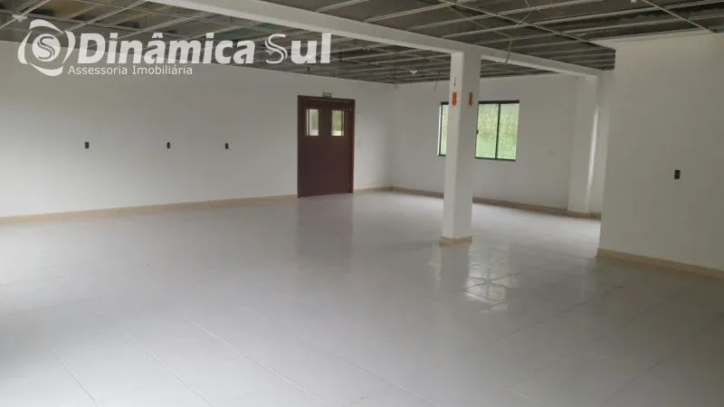 Imóvel Comercial em Indaial com 16 quartos, cozinha, refeitório e lavanderia. Amplo estacionamento e espaço para construção — foto 4