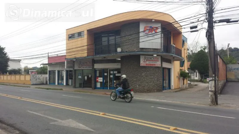 Terreno, prédio e casa comercial no bairro Itoupava Norte, corredor de serviço com 4.500m2, construída 753,42m2, . Imóveis parcialmente locados e boa viabilidade para construção ZC2. - foto 1