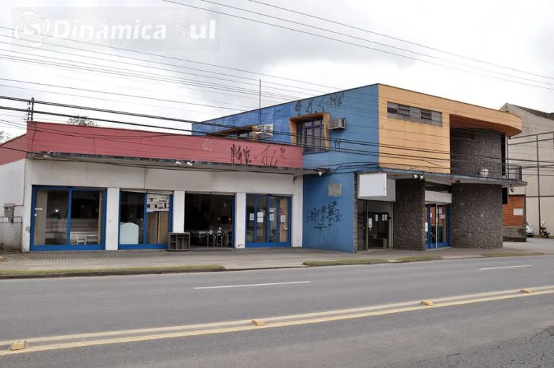 Terreno, prédio e casa comercial no bairro Itoupava Norte, corredor de serviço com 4.500m2, construída 753,42m2, . Imóveis parcialmente locados e boa viabilidade para construção ZC2. — foto 3