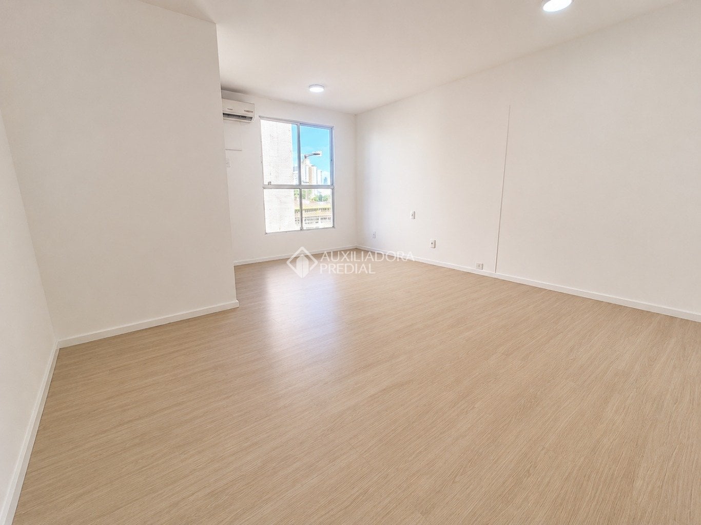 Sala/Escritório à venda, 1 vaga, 60m² na Belmira Isabel Martins no Estreito, Florianópolis