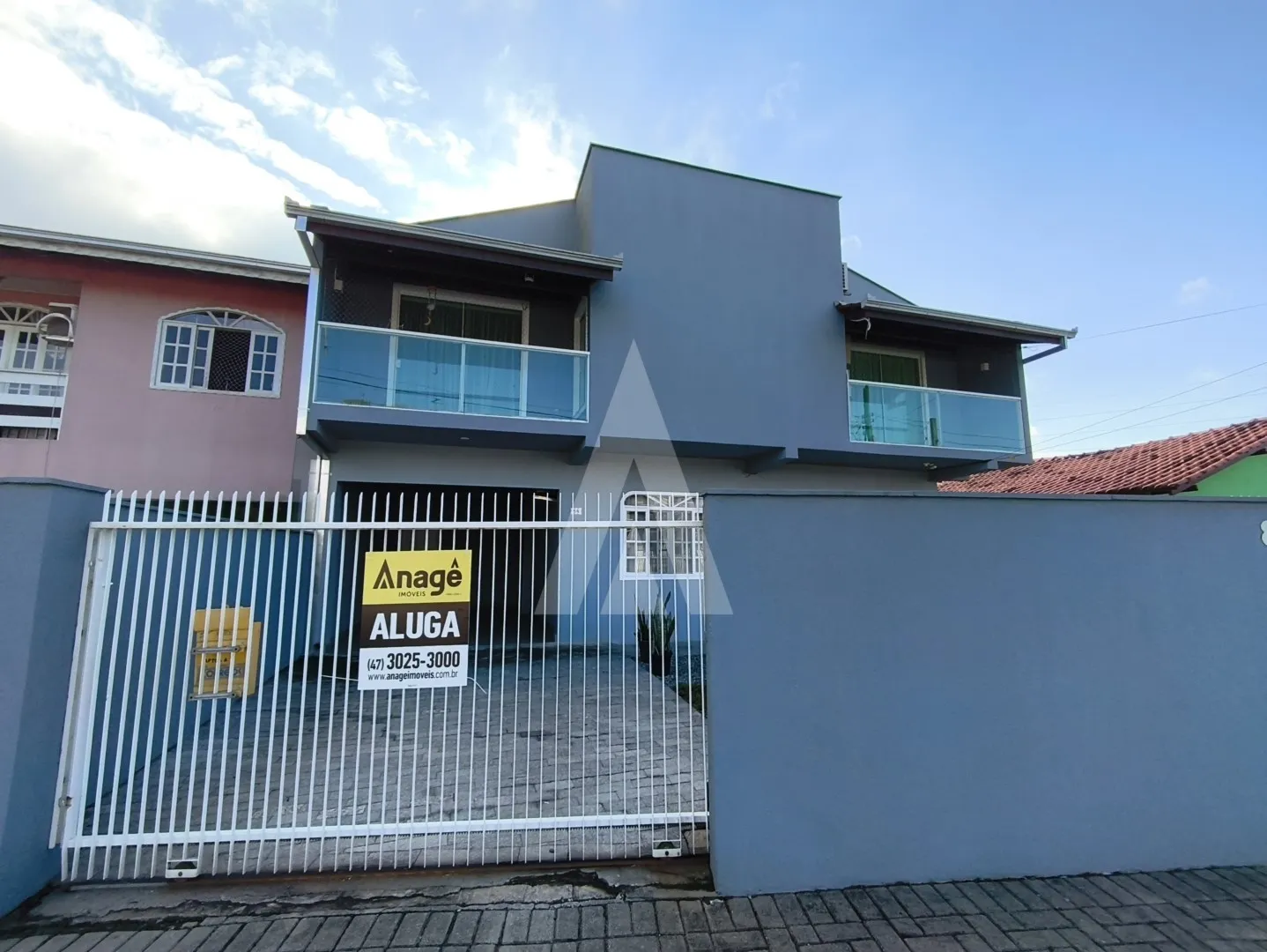 Casa para alugar com 3 quartos e 1 suíte, 2 vagas, 160m² no Fátima, Joinville - foto 1