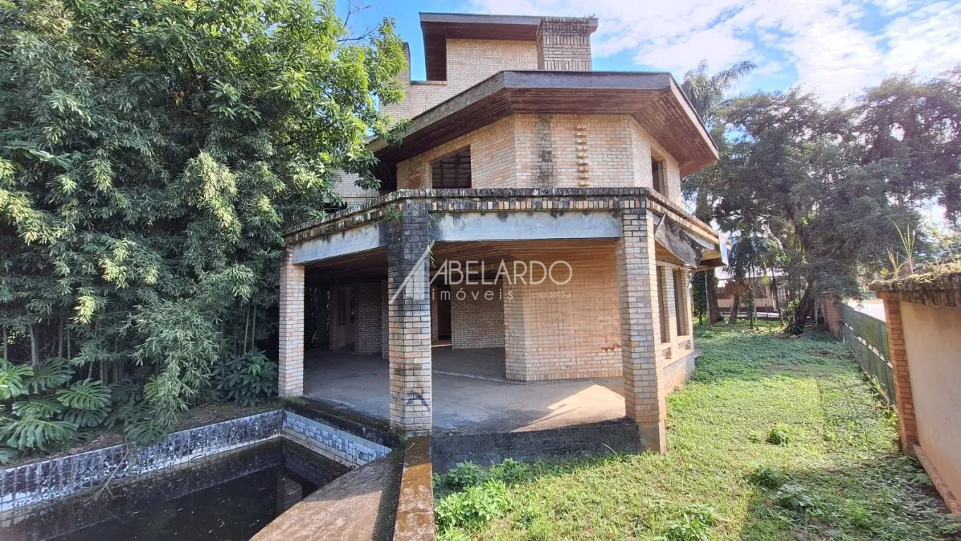 ABELARDO IMÓVEIS - Esta maravilhosa residência de alto padrão em as margens de um riacho e cercada por verde — foto 6